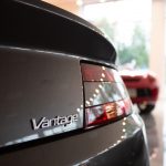 Aston Martin Vantage noire 2008 - logo - EXO Automobiles
