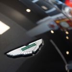 Aston Martin Vantage noire 2008 - logo - EXO Automobiles