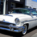 Mercury_SunValley_1954_ProfilAvantGénéralGauche