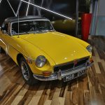 Vue d'ensemble d'une MG MBG jaune 1973 - EXO Automobiles