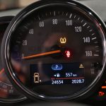 Compteur d'une Mini Cooper S Convertible 2017 - EXO Automobiles