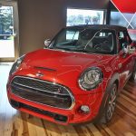 Vue d'ensemble d'une Mini Cooper S Convertible rouge 2017 - EXO Automobiles