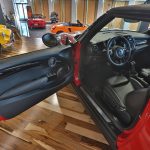 Mini Cooper S Convertible rouge 2017 portière ouverte - EXO Automobiles