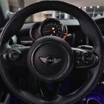 Volant d'une Mini Cooper S Convertible - EXO Automobiles