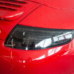 Lumière arrière d'une Porsche 911 Carrera 2006 - EXO Automobiles