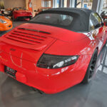 Vue arrière droit d'une Porsche 911 Carrera 2006 - EXO Automobiles
