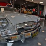 Vue d'ensemble d'une Studebaker commander grise 1955 - EXO Automobiles