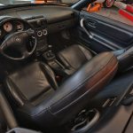 Intérieur cuir noir d'une Toyota MR2 Spyder 2003 orange - EXO Automobiles