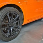 Roue arrière droit d'une Toyota MR2 Spyder 2003 orange - EXO Automobiles