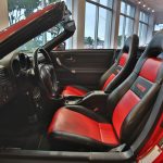 Intérieur cuir noir et rouge d'une Toyota MR2 Spyder 2004 rouge - EXO Automobiles