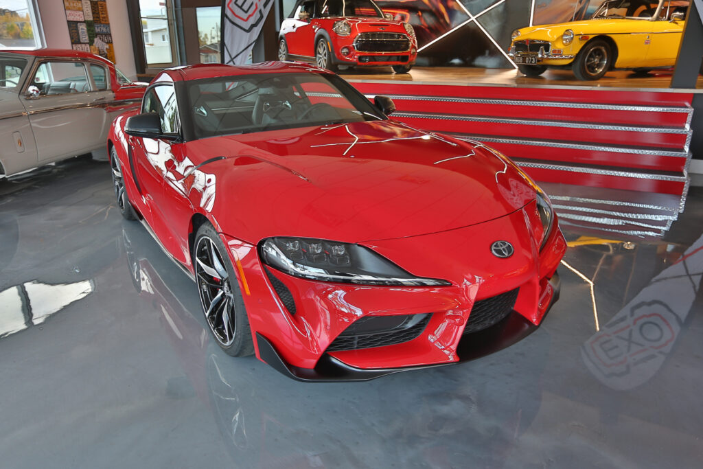 Vue d'ensemble d'une Toyota Supra GR Rouge 2020 - EXO Automobiles