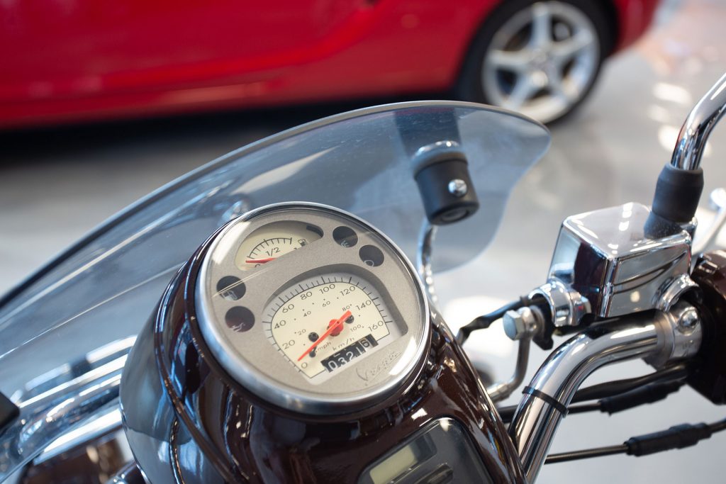 Compteur d'un Vespa bronze 2013- EXO Automobiles